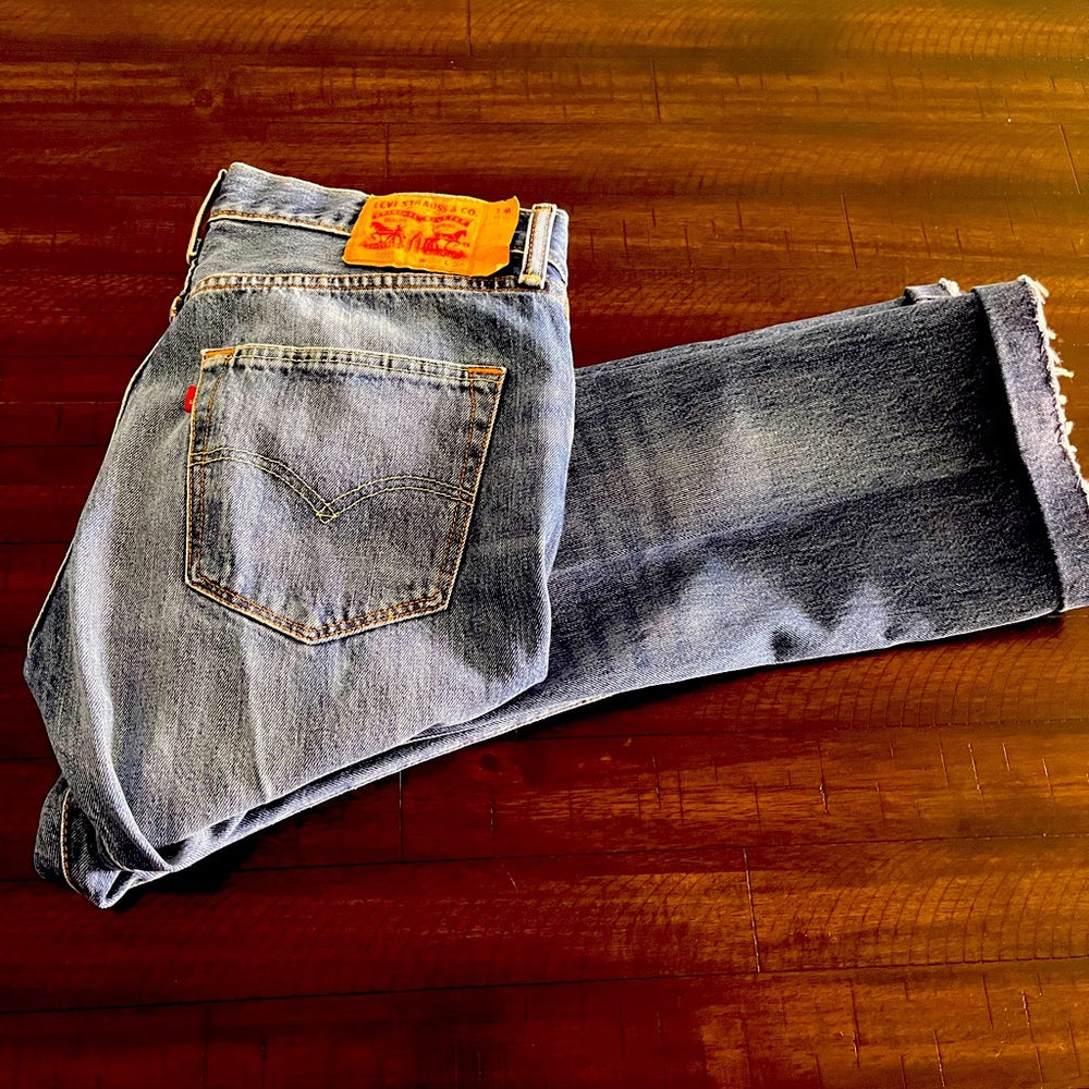 RARE SANDBLASTED LEVIS JEANS MEN (size 33/34) BLANK RED TAG.IN AMAZING CONDITION